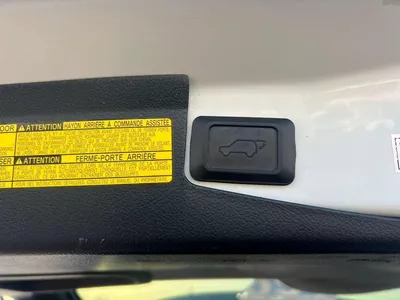Toyota Highlander  2013 Toyota Highlander Hybrid 3.5L V6 - Rear Camera Leather Seat - Sunroof-19