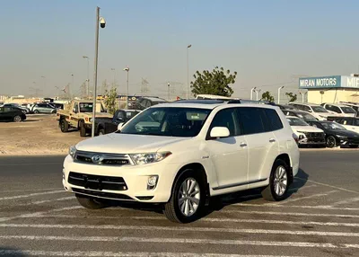 Toyota Highlander  2013 Toyota Highlander Hybrid 3.5L V6 - Rear Camera Leather Seat - Sunroof-2
