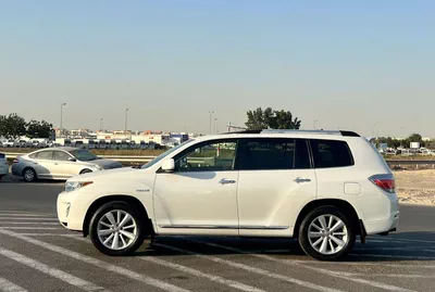 Toyota Highlander  2013 Toyota Highlander Hybrid 3.5L V6 - Rear Camera Leather Seat - Sunroof-3