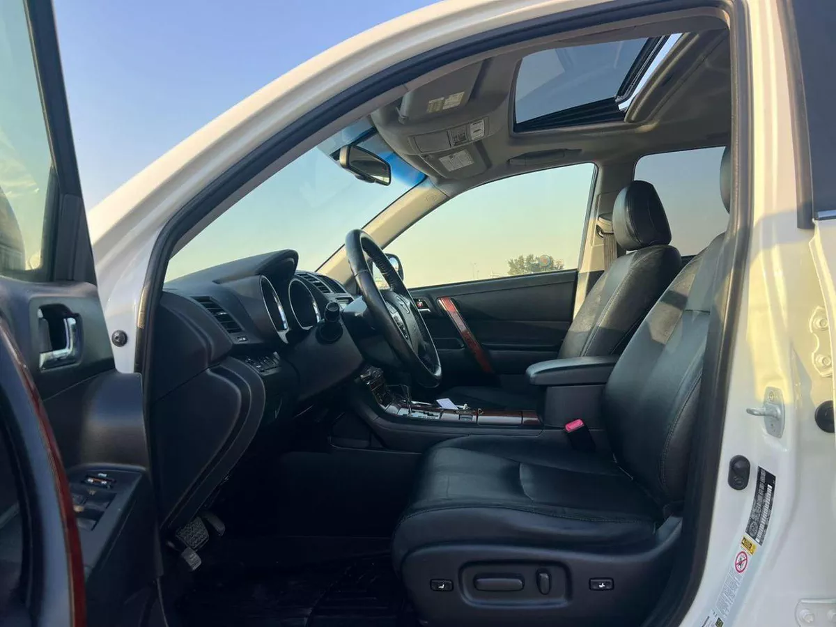 Toyota Highlander  2013 Toyota Highlander Hybrid 3.5L V6 - Rear Camera Leather Seat - Sunroof-10-0