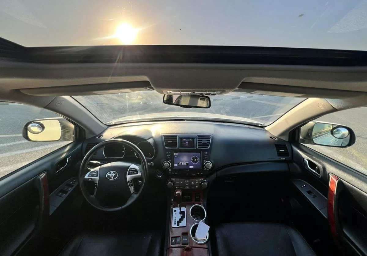 Toyota Highlander  2013 Toyota Highlander Hybrid 3.5L V6 - Rear Camera Leather Seat - Sunroof-15-0