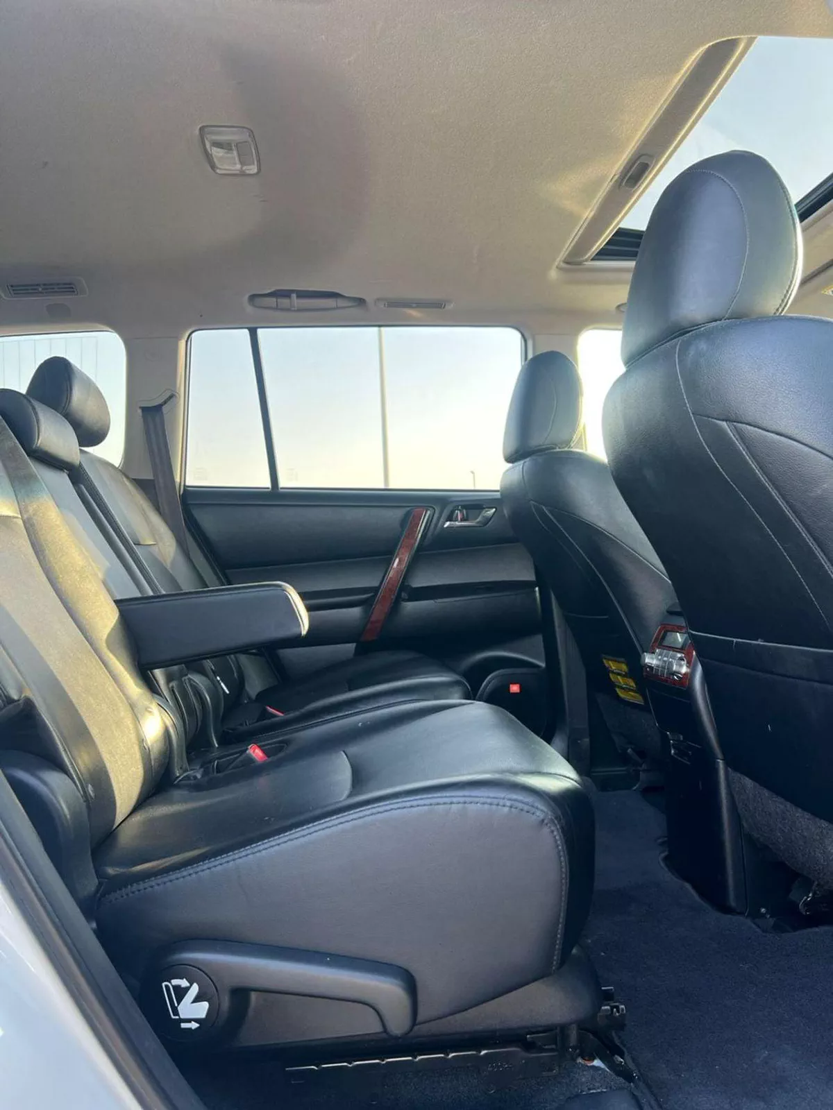 Toyota Highlander  2013 Toyota Highlander Hybrid 3.5L V6 - Rear Camera Leather Seat - Sunroof-17-0