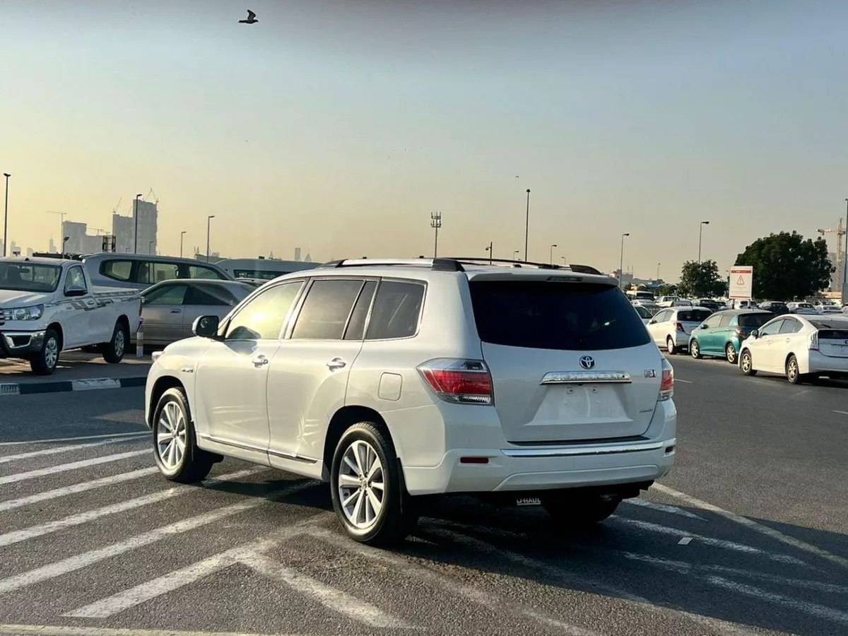 Toyota Highlander  2013 Toyota Highlander Hybrid 3.5L V6 - Rear Camera Leather Seat - Sunroof-4-0