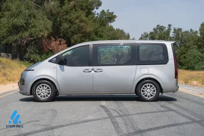 2023 Hyundai Staria Premium - GCC Specs - Like New!-4