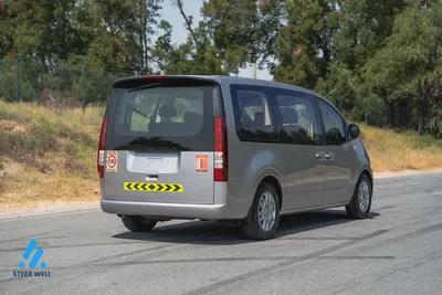 2023 Hyundai Staria Premium - GCC Specs - Like New!-8