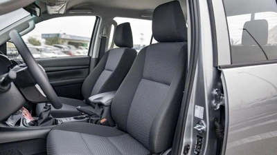 Toyota Hilux Toyota Hilux 2.4 Manual Mid Option 2025-7