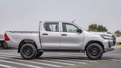 Toyota Hilux Toyota Hilux 2.4 Manual Mid Option 2025-6