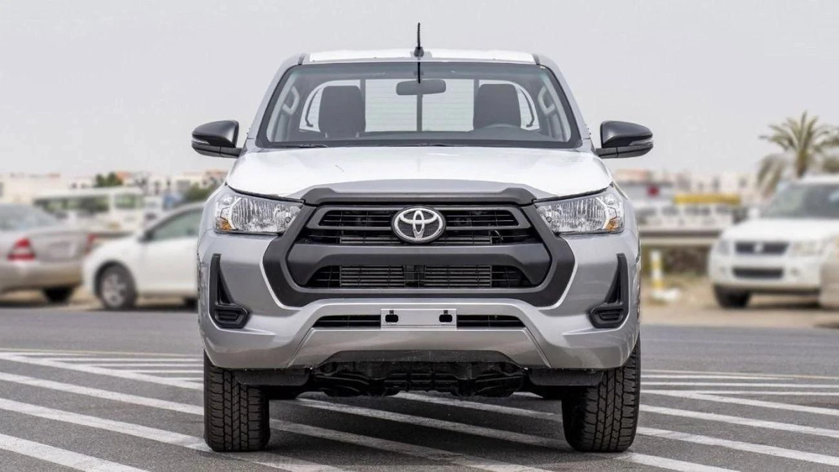 Toyota Hilux Toyota Hilux 2.4 Manual Mid Option 2025-5-5