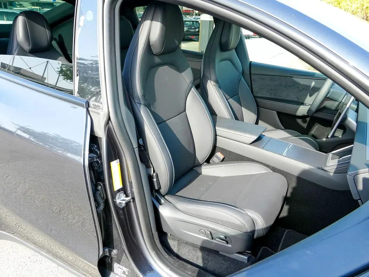 2025 TESLA MODEL YL AWD 7-SEATS LONG RANGE BRAND NEW 0KM-19-19