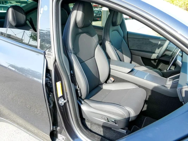 2025 TESLA MODEL YL AWD 7-SEATS LONG RANGE BRAND NEW 0KM