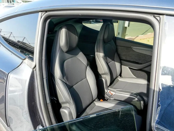 2025 TESLA MODEL YL AWD 7-SEATS LONG RANGE BRAND NEW 0KM