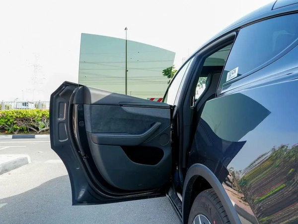 2025 TESLA MODEL YL AWD 7-SEATS LONG RANGE BRAND NEW 0KM