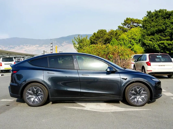 2025 TESLA MODEL YL AWD 7-SEATS LONG RANGE BRAND NEW 0KM