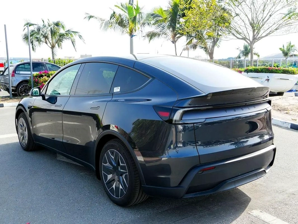 2025 TESLA MODEL YL AWD 7-SEATS LONG RANGE BRAND NEW 0KM