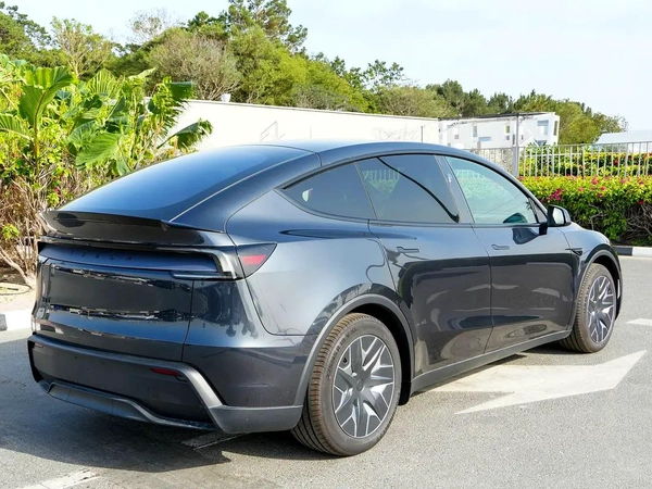 2025 TESLA MODEL YL AWD 7-SEATS LONG RANGE BRAND NEW 0KM