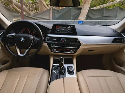BMW 5-Series 520i Exclusive 2020 GCC Specs - Pristine Condition-2