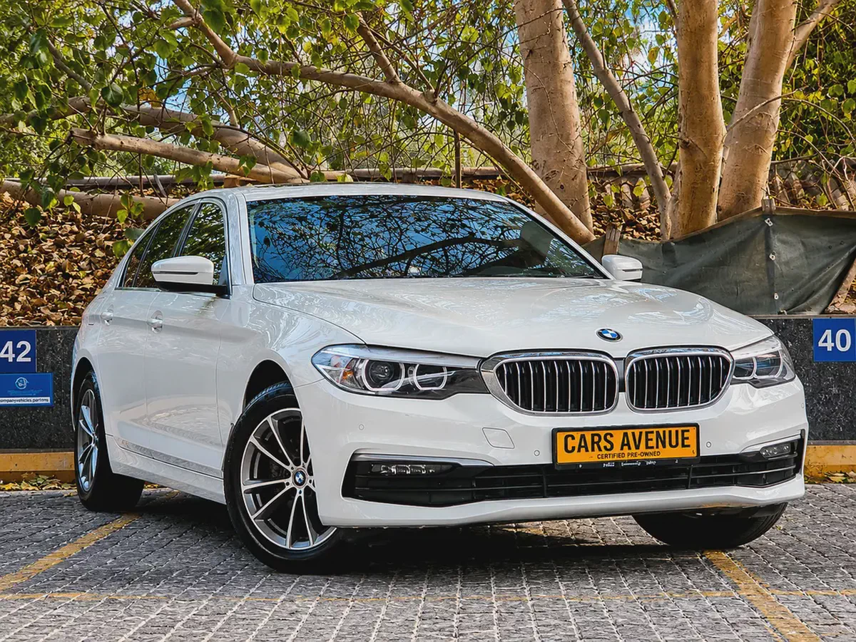 BMW 5-Series 520i Exclusive 2020 GCC Specs - Pristine Condition-1-1