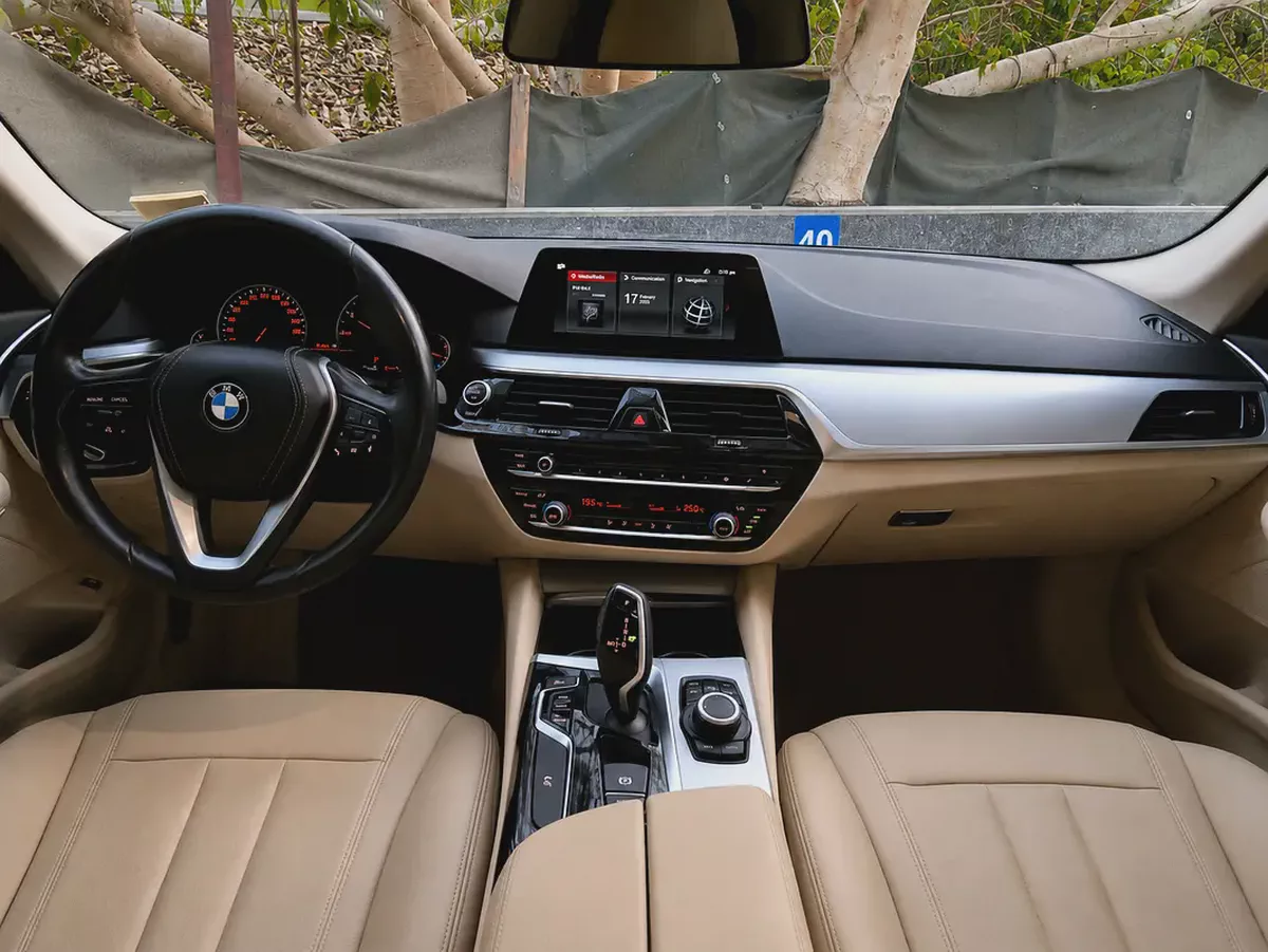 BMW 5-Series 520i Exclusive 2020 GCC Specs - Pristine Condition-2-2