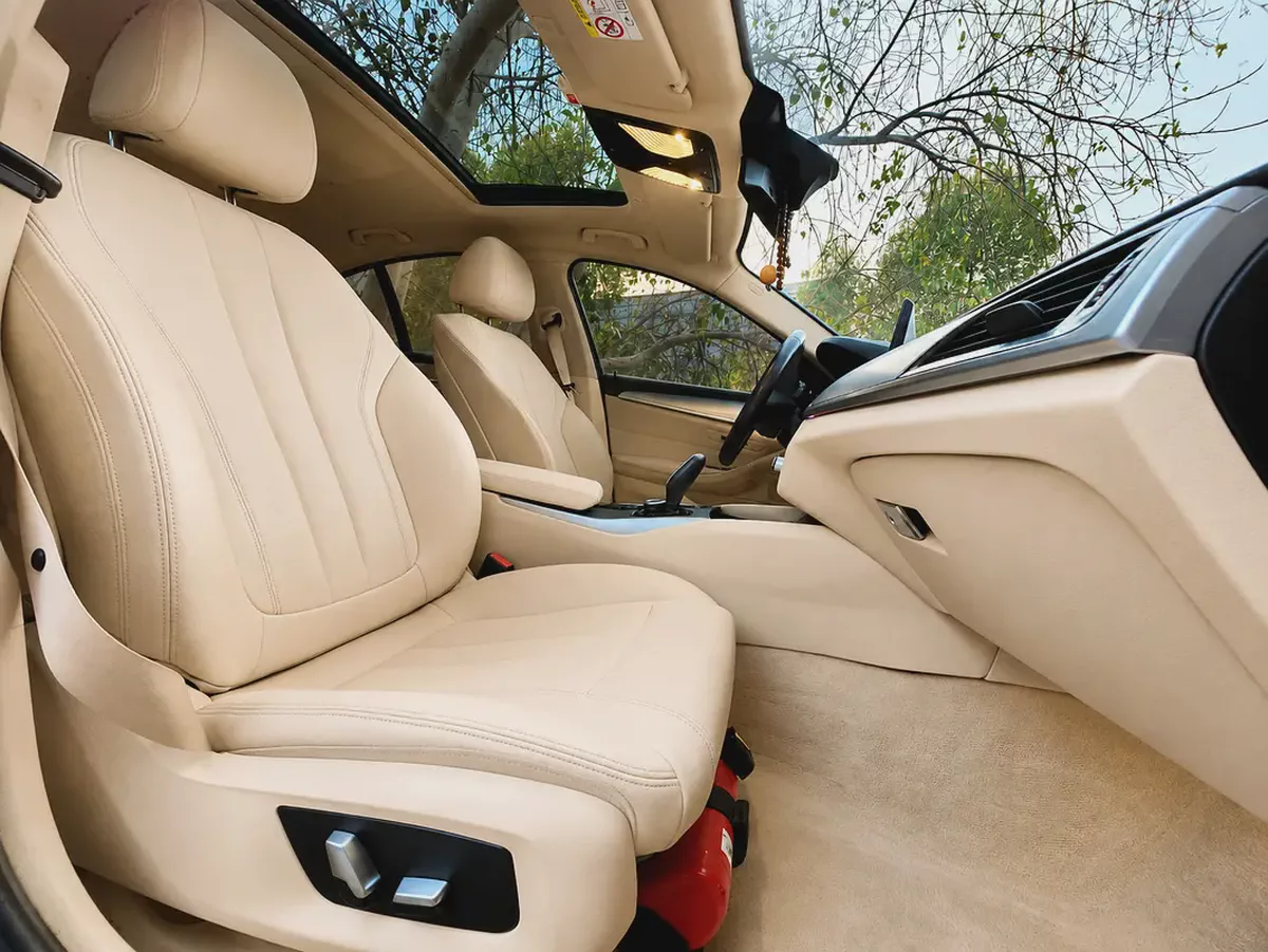 BMW 5-Series 520i Exclusive 2020 GCC Specs - Pristine Condition-3-3