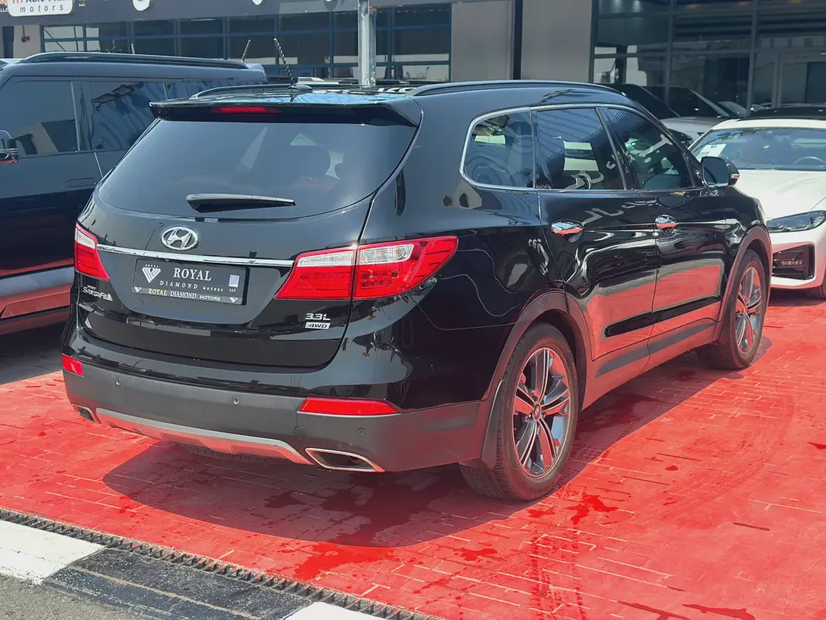 Hyundai Grand Santa Fe Limited 2015 GCC Specs - 7 Seater Family SUV-3-3