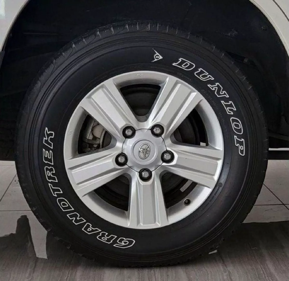 Toyota Land Cruiser VXR 5.7L-8CYL EXCELLENT CONDITION-10-0