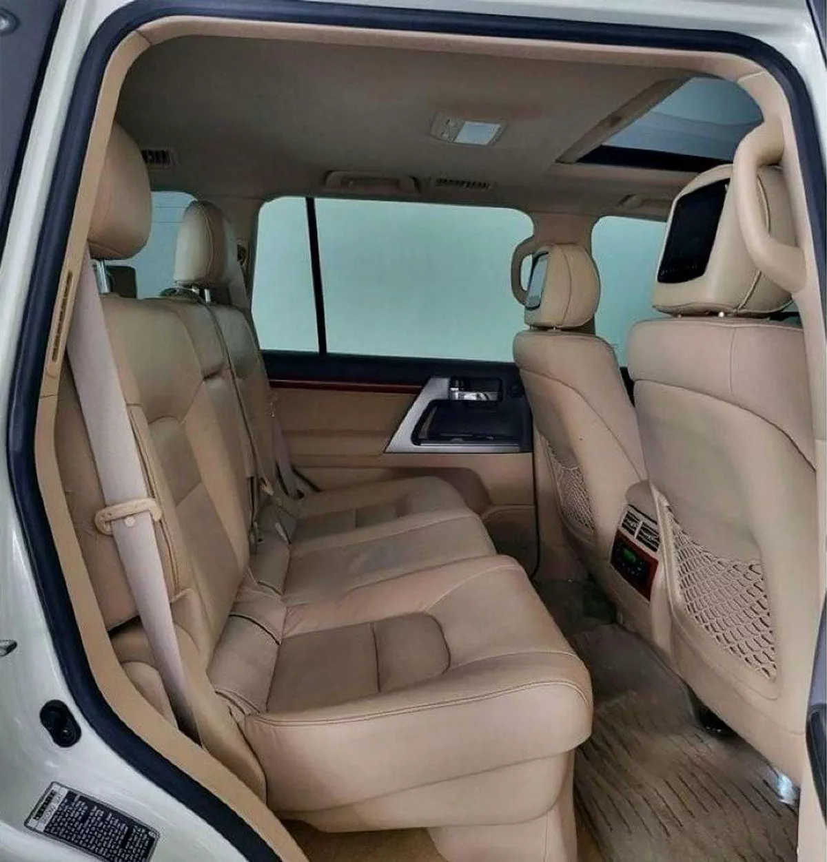Toyota Land Cruiser VXR 5.7L-8CYL EXCELLENT CONDITION-8-0