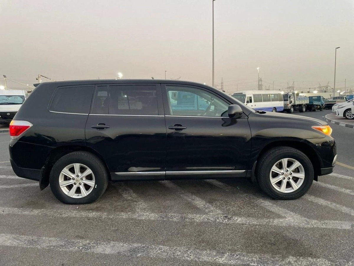 Toyota Highlander 2012 Toyota Highlander 4x4 - 3.5L V6 MidOption+ 7 Leather Seats Great Condition --4-0