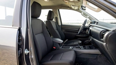 Toyota Hilux Toyota Hilux 2.4L Diesel AT 4x4 Mid Option 2025-10