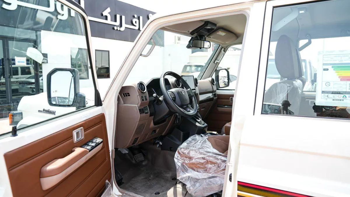 Toyota Land Cruiser Pick Up LC79 DC 2.8L DSL 25YM FULL AT-9-0