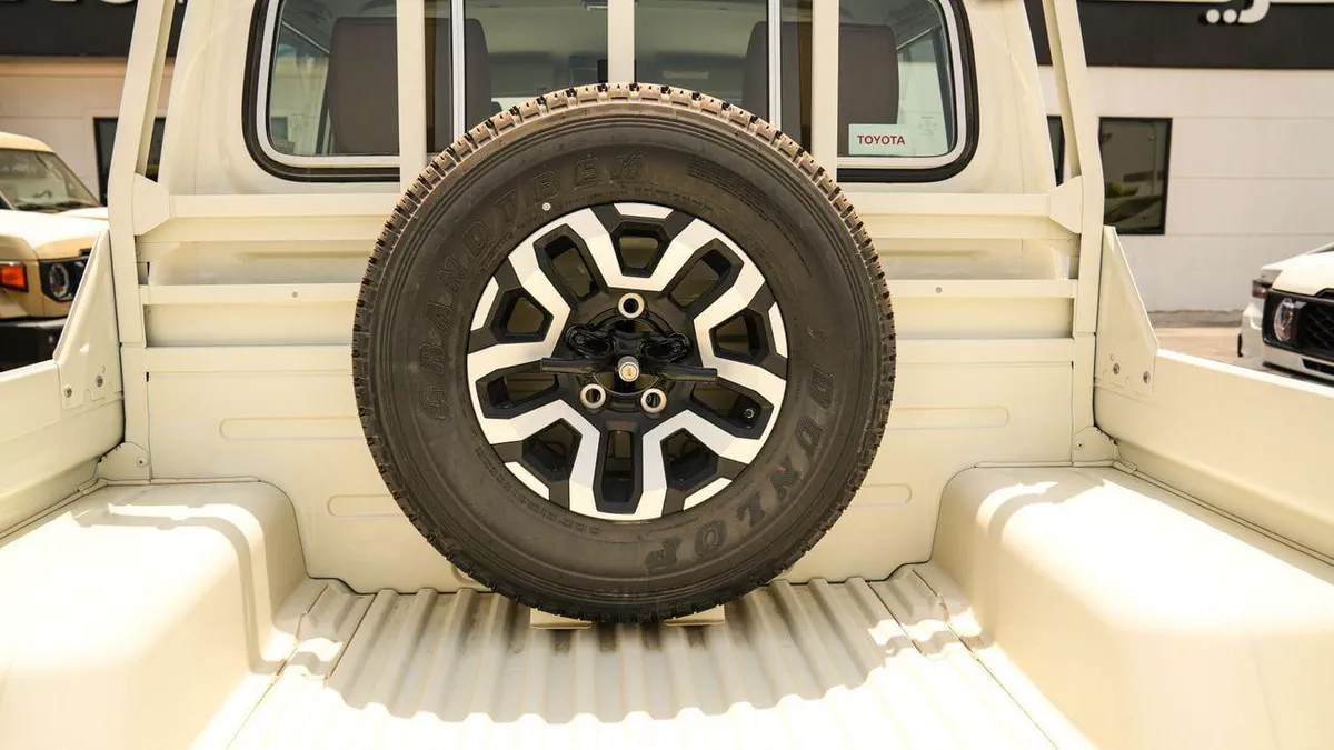Toyota Land Cruiser Pick Up LC79 DC 2.8L DSL 25YM FULL AT-12-0