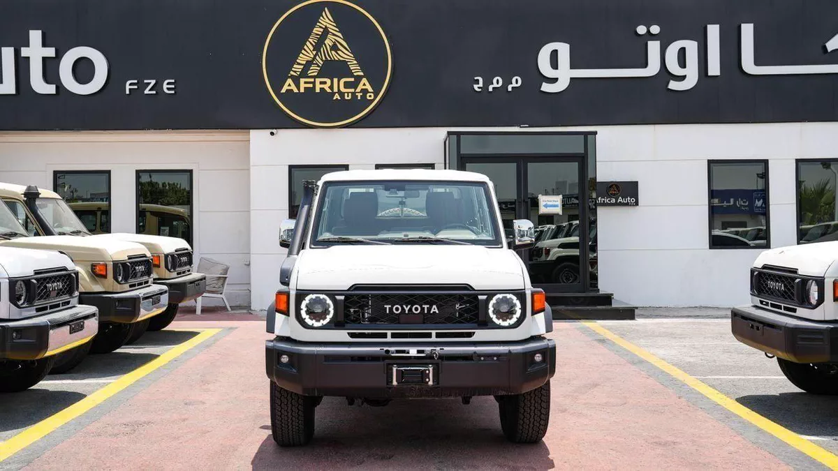 Toyota Land Cruiser Pick Up LC79 DC 2.8L DSL 25YM FULL AT-1-0