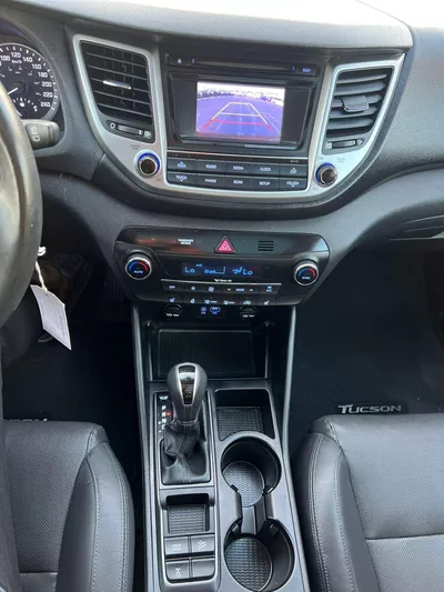 Hyundai Tucson GL 2017 Hyundai Tucson 2.0L V4 - Panoramic Sunroof - AWD 4x4 - Rear Camera - Leather seats-18
