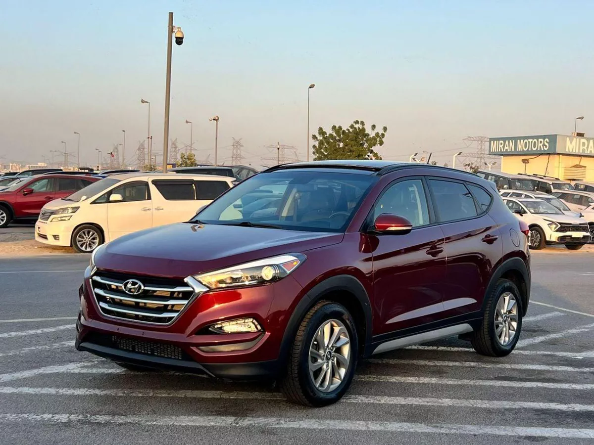 Hyundai Tucson GL 2017 Hyundai Tucson 2.0L V4 - Panoramic Sunroof - AWD 4x4 - Rear Camera - Leather seats-2-0