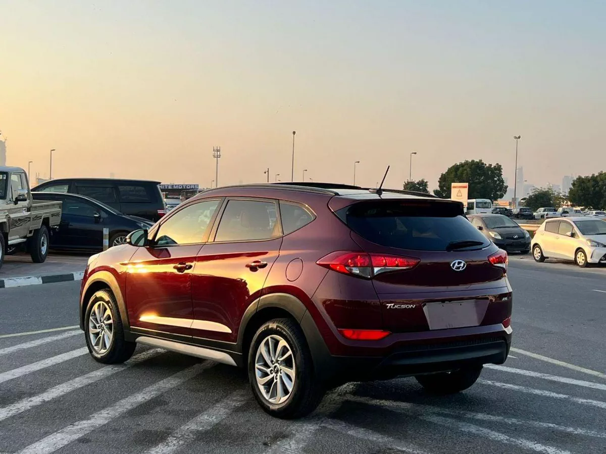 Hyundai Tucson GL 2017 Hyundai Tucson 2.0L V4 - Panoramic Sunroof - AWD 4x4 - Rear Camera - Leather seats-4-0