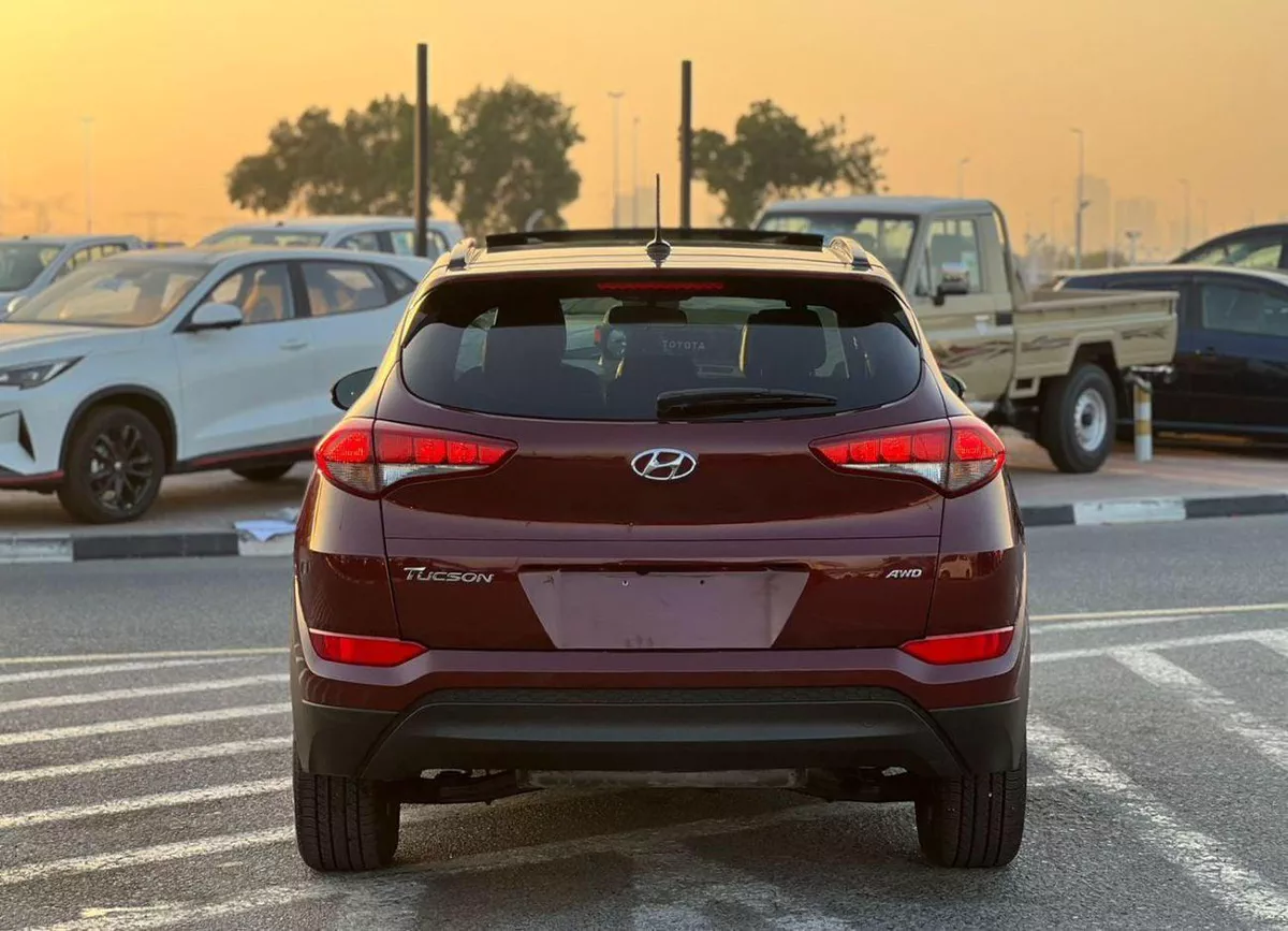 Hyundai Tucson GL 2017 Hyundai Tucson 2.0L V4 - Panoramic Sunroof - AWD 4x4 - Rear Camera - Leather seats-5-0