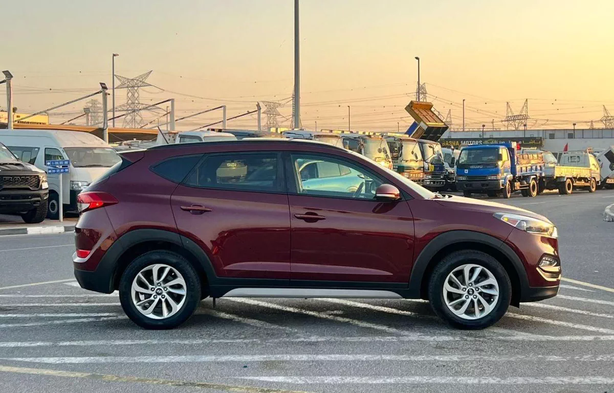 Hyundai Tucson GL 2017 Hyundai Tucson 2.0L V4 - Panoramic Sunroof - AWD 4x4 - Rear Camera - Leather seats-8-0