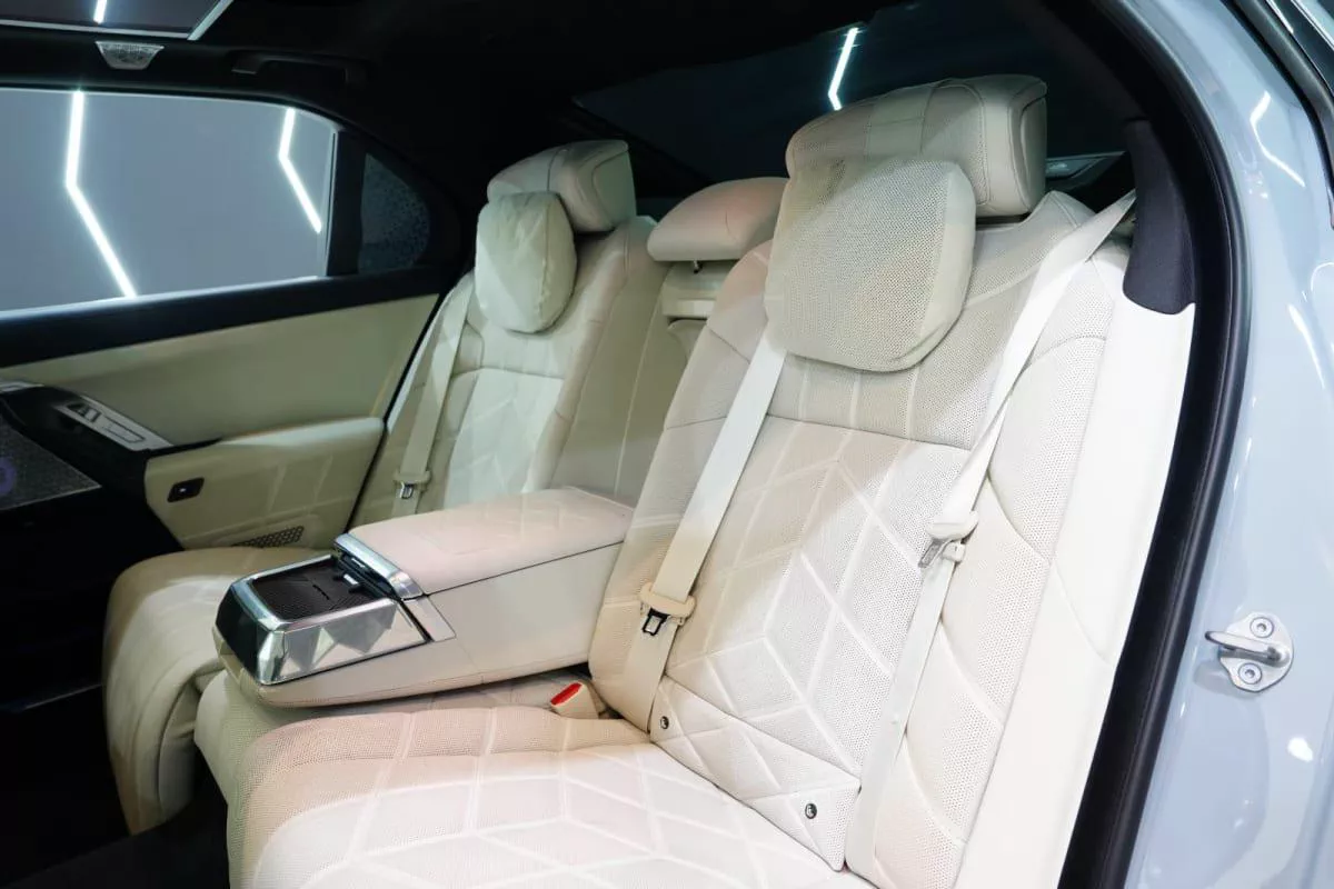 BMW 740i M Sport-8-8