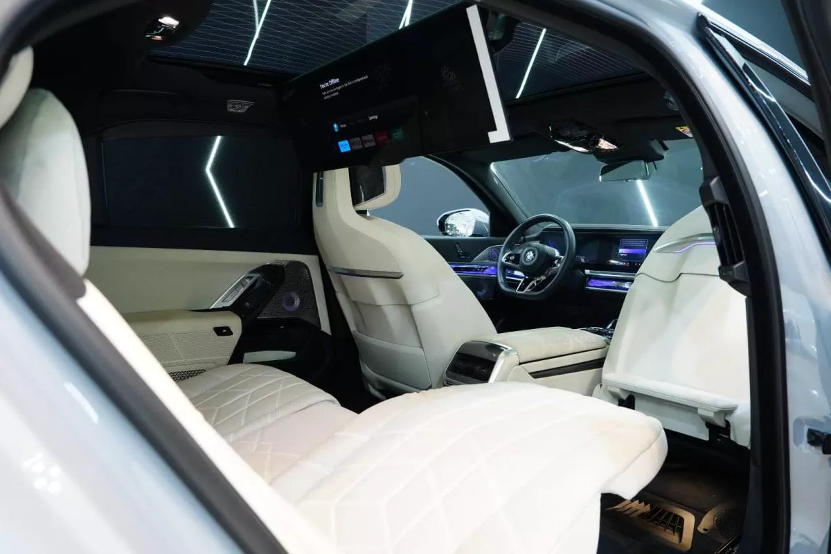 BMW 740i M Sport-4-4