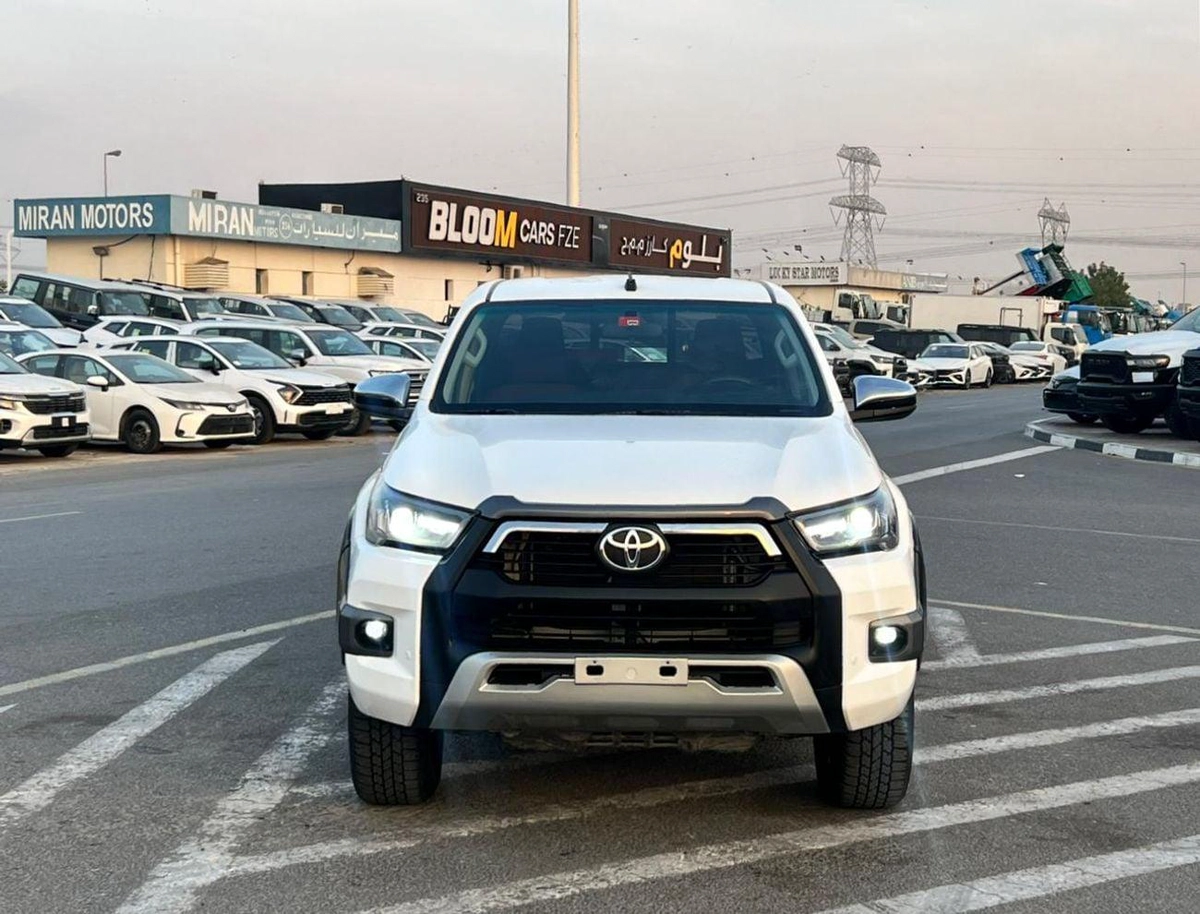 Toyota Hilux 2022 Toyota Hilux GL Advanture Modified - 2.7L V4 - AWD 4x4 -GCC- Rear Camera - Patrol