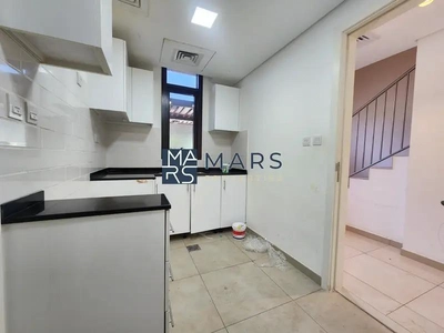 Spacious 3 bedrooms in single row available for rent in nasma residence for 100,000 AED yearly-4
