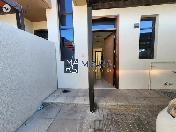 Spacious 3 bedrooms in single row available for rent in nasma residence for 100,000 AED yearly