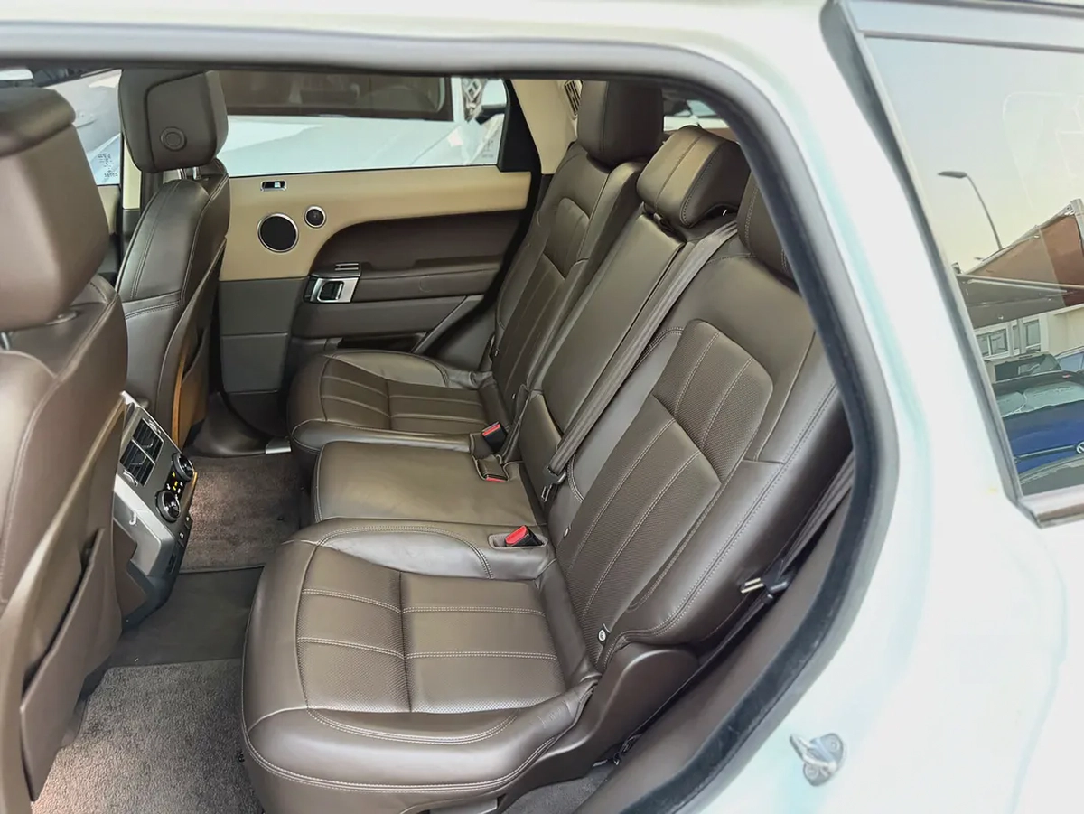 Rang Rover Sport HSE GCC Full History Excellent Condition-17-17