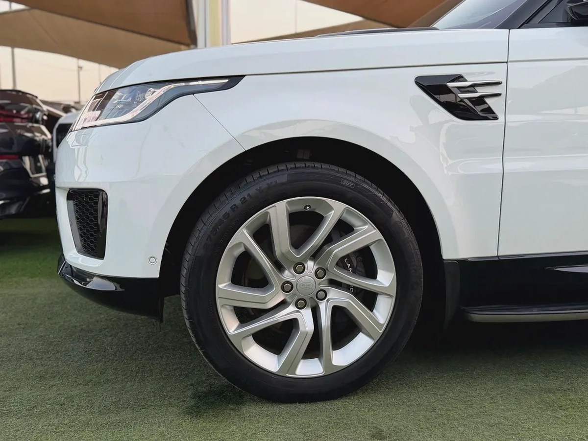 Rang Rover Sport HSE GCC Full History Excellent Condition-2-2