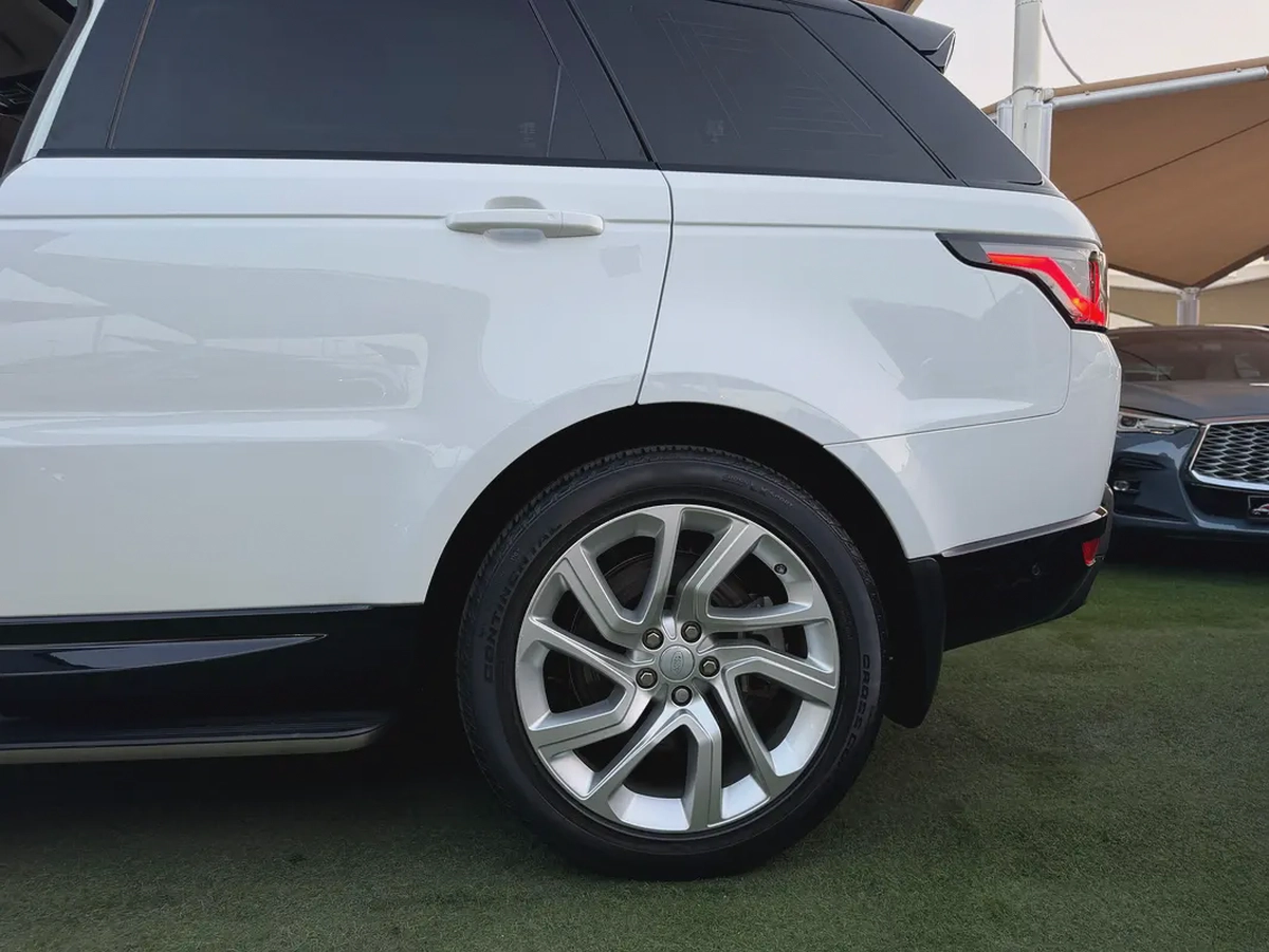 Rang Rover Sport HSE GCC Full History Excellent Condition-7-7