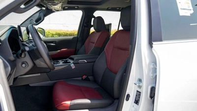 Toyota Land Cruiser LAND CRUISER LC 300 VXR 3.5L petrol MY2024 for export only-8