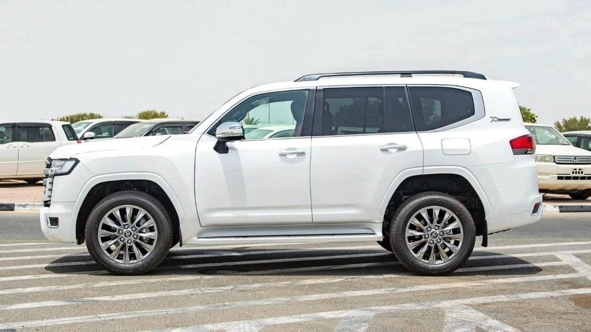Toyota Land Cruiser LAND CRUISER LC 300 VXR 3.5L petrol MY2024 for export only-17-17