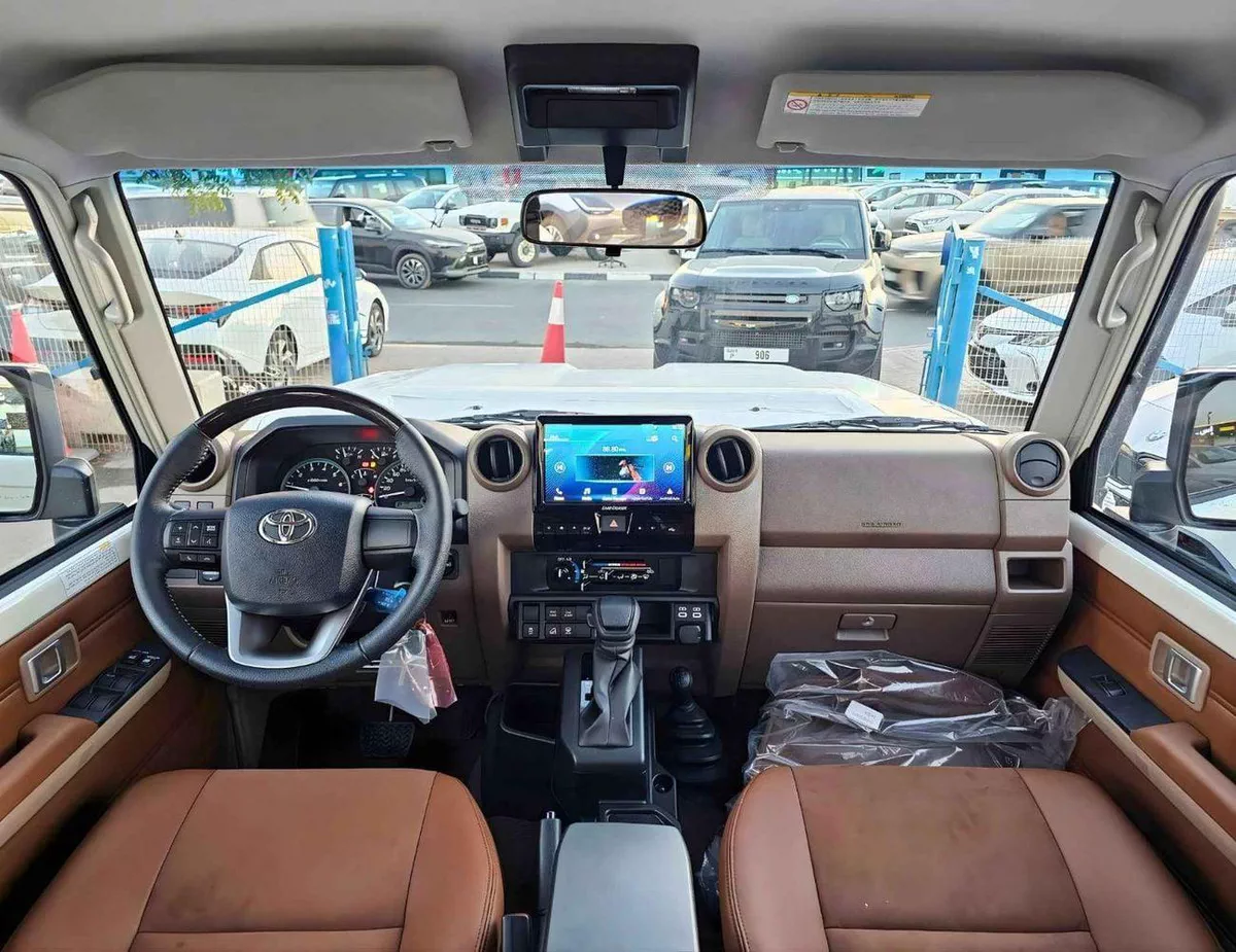 Toyota Land Cruiser 70 HT VXR LX LC76 5 DOORS / 4.0L V6 PETROL A/T / LEATHER SEATS / DVD+CAMERA / PWR WINDOWS & LOCKS (CODE # H76P-13-0
