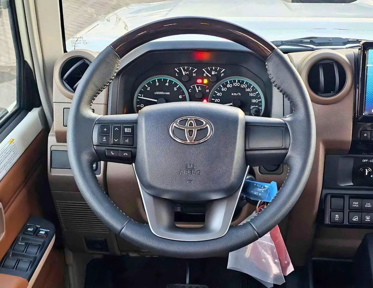 Toyota Land Cruiser 70 HT VXR LX LC76 5 DOORS / 4.0L V6 PETROL A/T / LEATHER SEATS / DVD+CAMERA / PWR WINDOWS & LOCKS (CODE # H76P-14-0