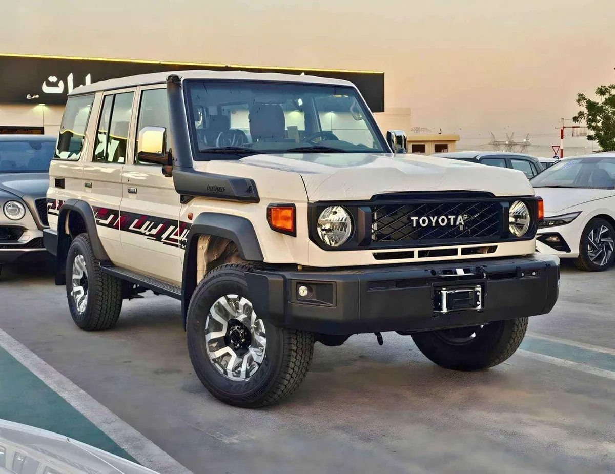 Toyota Land Cruiser 70 HT VXR LX LC76 5 DOORS / 4.0L V6 PETROL A/T / LEATHER SEATS / DVD+CAMERA / PWR WINDOWS & LOCKS (CODE # H76P-2-0