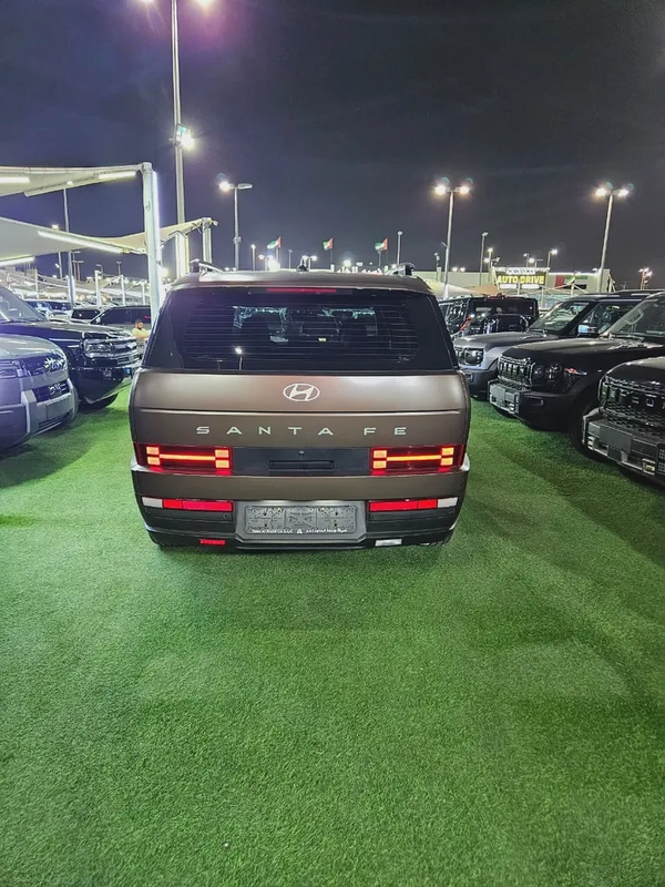 Hyundai Santa Fe | 2024 | GCC | 85,000 km | Matte Brown | Under Warranty | Full Agency Maintained